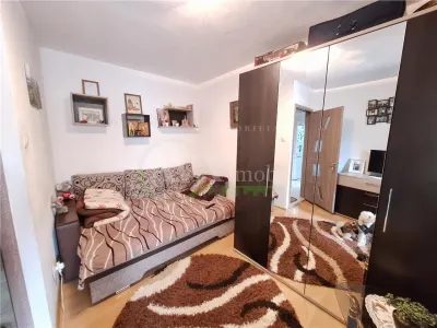 Apartament 2 camere decomandat etaj 1, zona Narcisa - foto 5