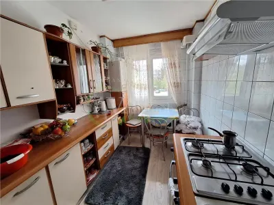 Apartament 2 camere decomandat etaj 1, zona Narcisa - foto 6