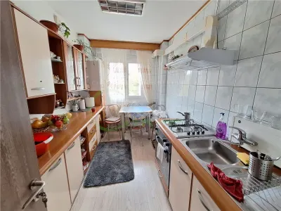 Apartament 2 camere decomandat etaj 1, zona Narcisa - foto 8