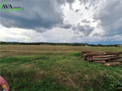 Teren intravilan 1800 mp, deschidere 18 ml, zona Sarata - foto 2