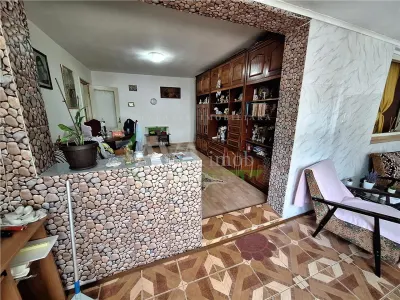 Apartament  2 camere semidecomandat , zona Milcov - foto 3
