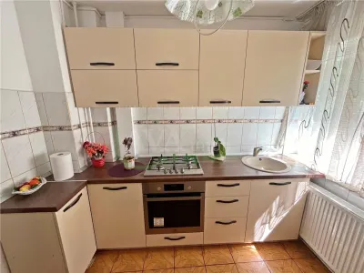 Apartament 2 camere decomandat | Etaj intermediar | Mobilat, zona Aleea Parcului - foto 2