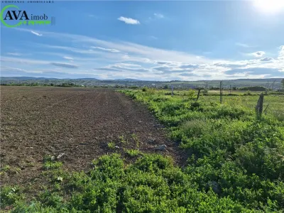 Teren intravilan 1200 mp, zona Margineni - foto 3