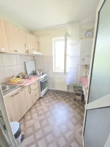 Apartament 3 camere semidecomandat  zona MIilcov - foto 5