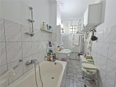 Apartament 3 camere semidecomandat | Etaj 1, zona Centrala, Bacau - foto 7