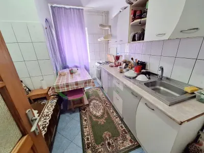 Apartament 2 camere semidecomandat , zona Ura - foto 4