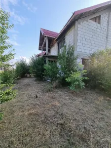 Casa -Vila si teren 1016mp in Nanov -Adamesti - foto 3