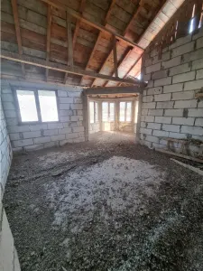 Casa -Vila si teren 1016mp in Nanov -Adamesti - foto 8