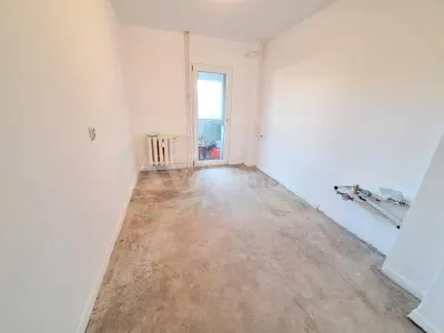 Apartament 3 camere decomandat zona Narcisa - foto 2
