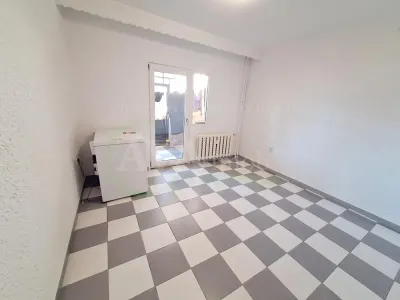 Apartament 3 camere decomandat zona Narcisa - foto 5