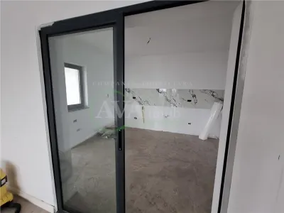 Ansamblu 20 de case, 3 camere  120 mp, zona Margineni - foto 4