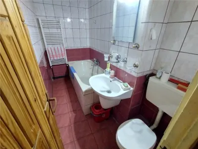Oravita, Apt.4 Cam, 96mp , Zona Garii, Pret Negociabil - foto 4
