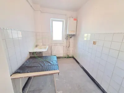 Apartament 2 semidecomandate, cu centrala, zona Cora - foto 17