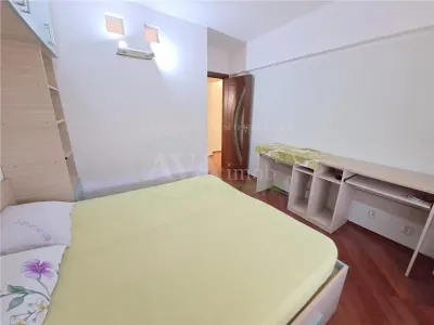 Apartamnet 3 decomandate, etaj 2, cu 2 bai, centrala, zona Ura - foto 16