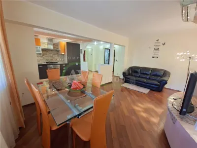 Apartamnet 3 decomandate, etaj 2, cu 2 bai, centrala, zona Ura - foto 20