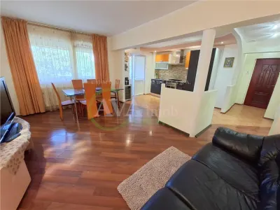 Apartamnet 3 decomandate, etaj 2, cu 2 bai, centrala, zona Ura - foto 21