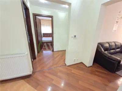 Apartamnet 3 decomandate, etaj 2, cu 2 bai, centrala, zona Ura - foto 24
