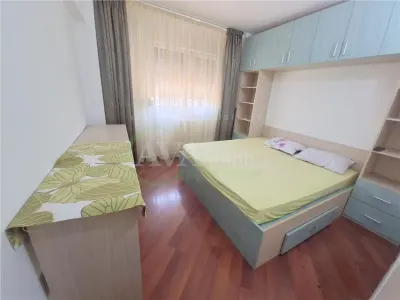 Apartamnet 3 decomandate, etaj 2, cu 2 bai, centrala, zona Ura - foto 6