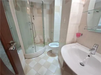 Apartamnet 3 decomandate, etaj 2, cu 2 bai, centrala, zona Ura - foto 9