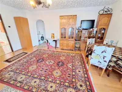 Apartament 3 camere semidecomandat zona Milcov - foto 2