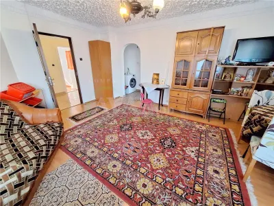 Apartament 3 camere semidecomandat zona Milcov - foto 13