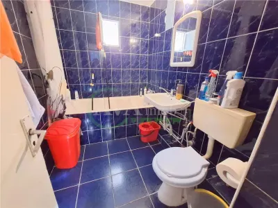 Apartament 3 camere semidecomandat zona Milcov - foto 8