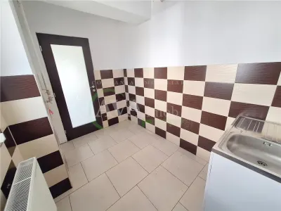 Parter bloc nou - Ideal birou, cabinet sau locuinta - Calea Moinesti - foto 4