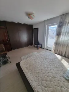 Apartament 3 cam renovat  et 3 din 4  zona F-uri - foto 5