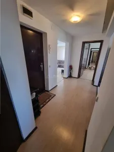 Apartament 3 cam renovat  et 3 din 4  zona F-uri - foto 7