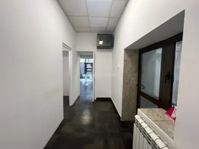 LUGOJ, DE INCHIRIAT – SPATIU COMERCIAL CENTRAL, 95 MP,  (LANGA POLITIE) - foto 24