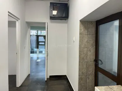 LUGOJ, DE INCHIRIAT – SPATIU COMERCIAL CENTRAL, 95 MP,  (LANGA POLITIE) - foto 4