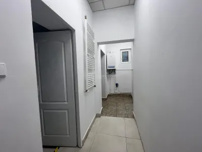 LUGOJ, DE INCHIRIAT – SPATIU COMERCIAL CENTRAL, 95 MP,  (LANGA POLITIE) - foto 5