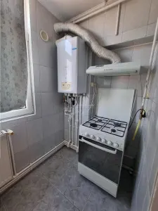 Apartament 2 cam decomandat renovat si mobilat zona 800 - foto 9