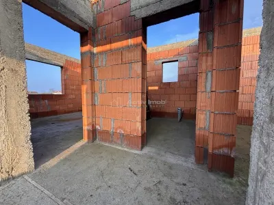 Casa noua la rosu - Tarian – Girisu de Cris - Teren 560 mp - foto 9