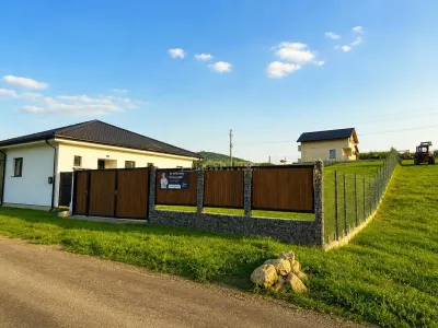 Teren intravilan de 769 mp cu priveliște  frumoasa catre munti - foto 3