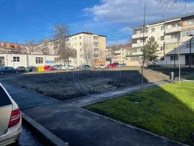 TEREN COLT LA DOUA STRAZI, ZONA CENTRALA! - foto 2