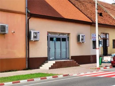 Vanzare spatiu comercial, Ghimbav, Central langa Primarie, vitrina - foto 21