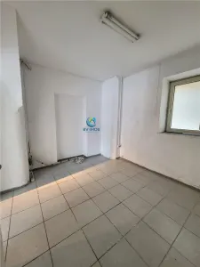 Vanzare spatiu comercial, Ghimbav, Central langa Primarie, vitrina - foto 7