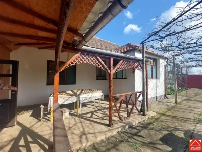 Casa cu teren de 3.500 mp in Santana! Ideal pentru proiect rezidential! - foto 2