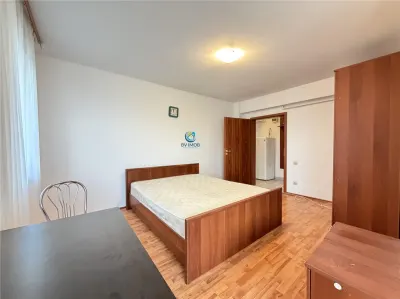 Vanzare garsoniera decomandata in bloc de apartamente, zona Garii - foto 4