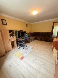 Vanzare apartament 2 camere decomandat, etaj 1, intrare Racadau - foto 12