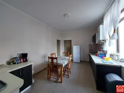Casa mare, cu teren generos, pentru locuit sau afacere, in Santana - foto 14