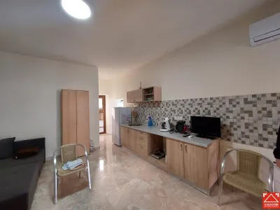 Casa mare, cu teren generos, pentru locuit sau afacere, in Santana - foto 5