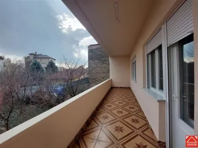 Apartament 5 camere central, renovat, pentru locuit sau birou - foto 13