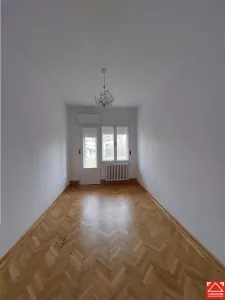 Apartament 5 camere central, renovat, pentru locuit sau birou - foto 10