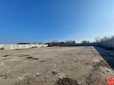 Teren ingradit si betonat, in apropiere de Aeroport - foto 7