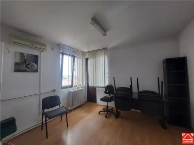 Imobil cu 18 incaperi pentru activitati diverse, in Gradiste - foto 5
