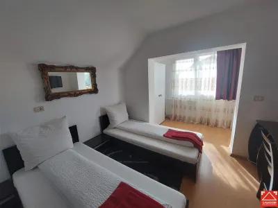 Casa cu 10 camere pentru pensiune sau locuit - foto 8