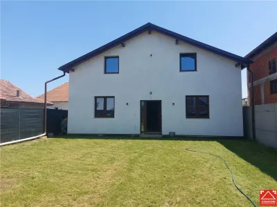 PRET REDUS!!! Casa parter cu pod mansardabil in Livada - foto 2