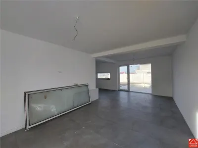 Casa noua cu piscina in Fantanele - foto 3